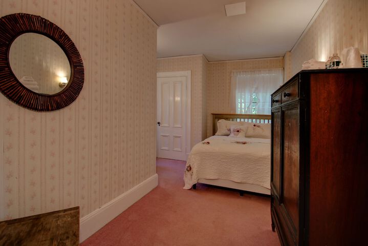 Room 242 of 408