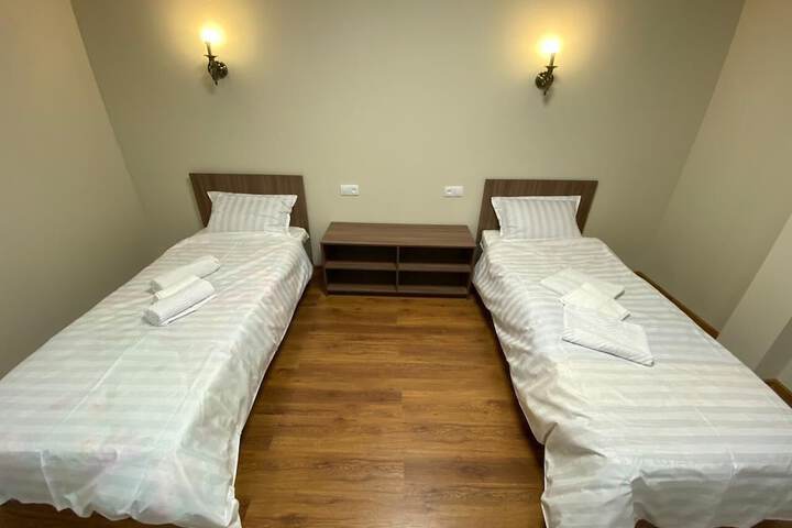 Room 7 of 18