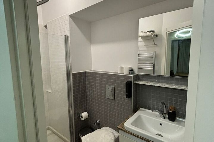 Room 18 of 25