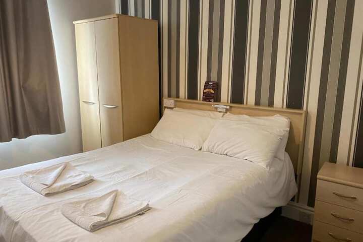 Room 11 of 27