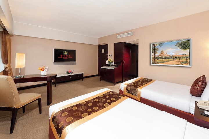 Room 42 of 80