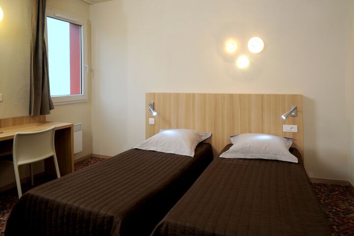 Room 3 of 20