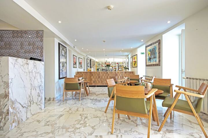 Entrance & Lobby