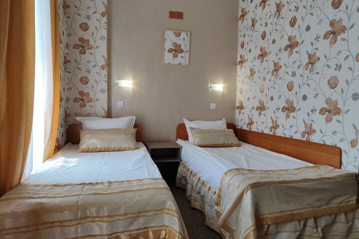 Room 7 of 18