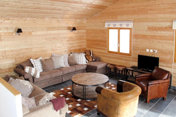 Hiboux Vex in Vex With 5 Bedrooms and 3 Bathrooms