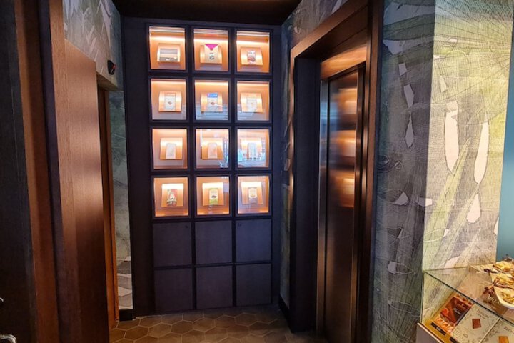 Entrance & Lobby