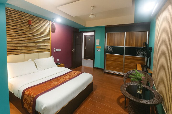 Room 11 of 24