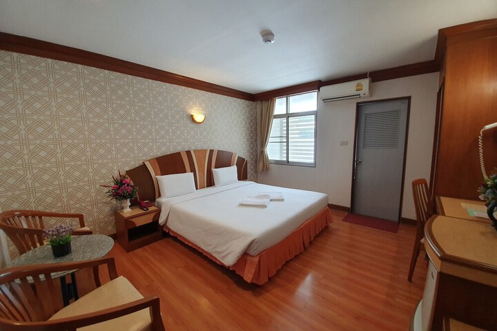 Room 13 of 48