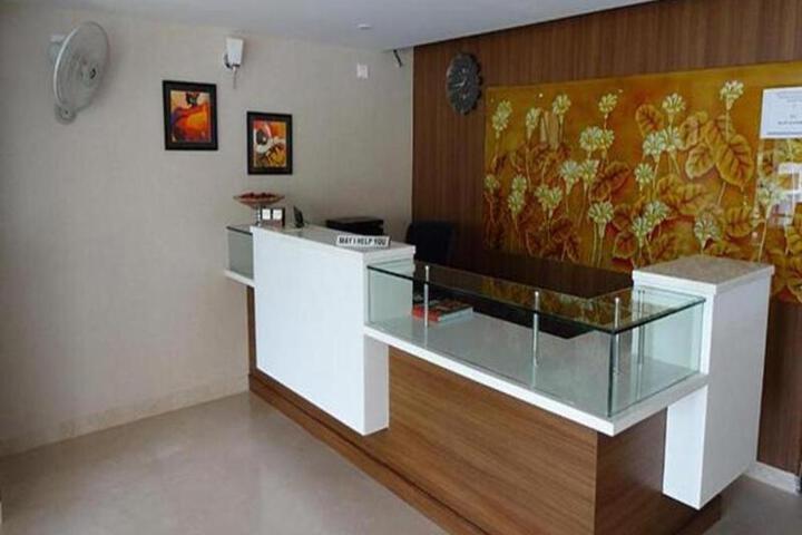 FabHotel Prime Le Grand