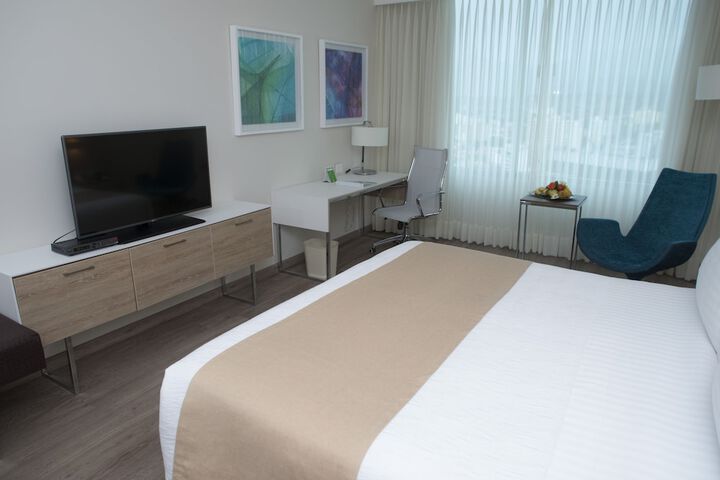 Room 13 of 103