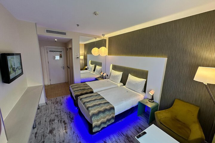 Room 11 of 29