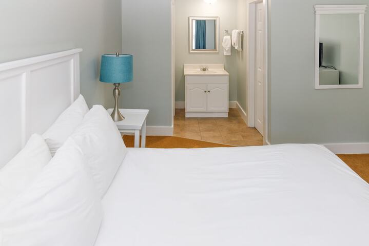 Room 4 of 82