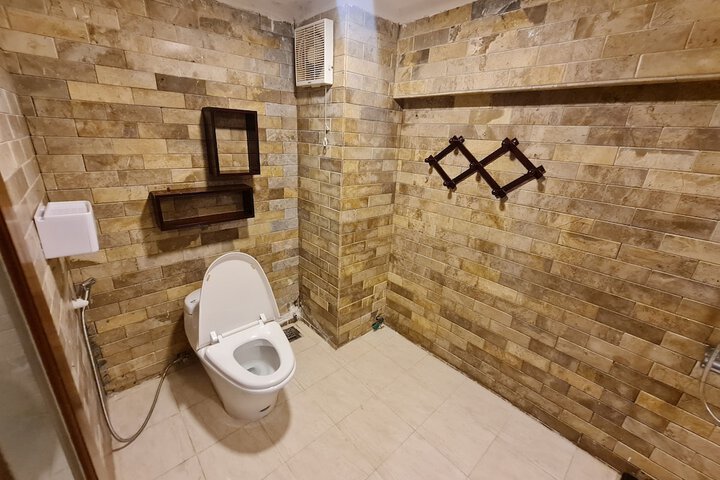 Room 17 of 34