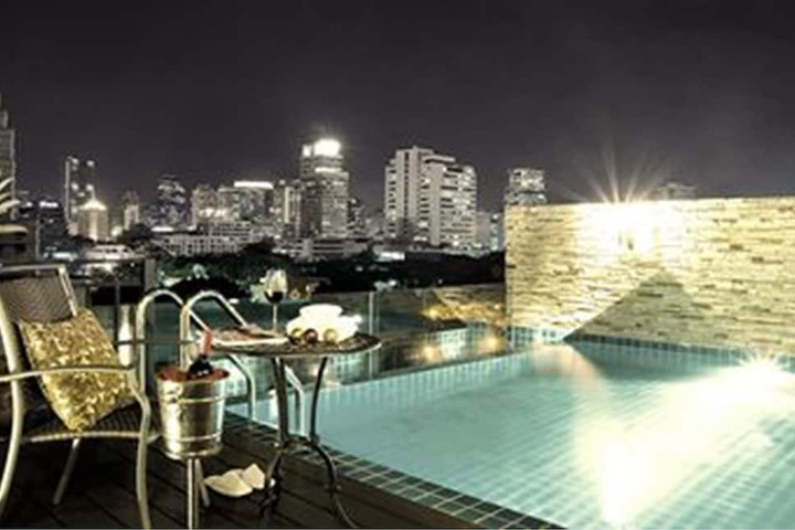Hotel Pool