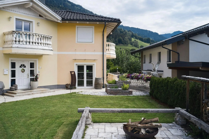 Comfortable Holiday Home in Goldegg - Weng With Whirlpool