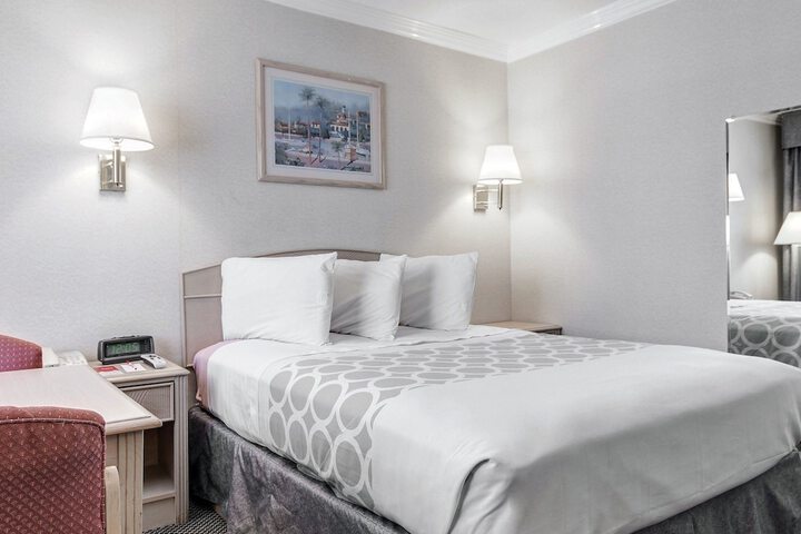 Room 16 of 28