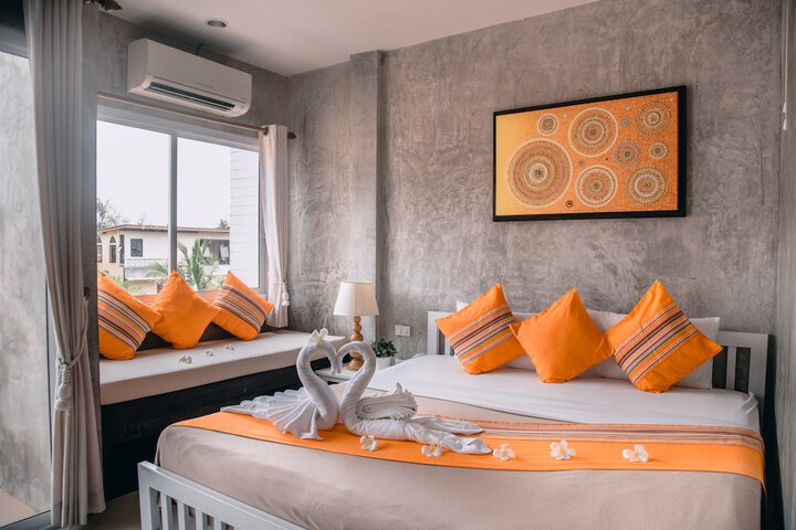 Room 3 of 33
