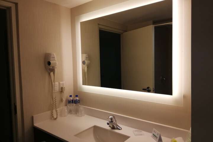 Room 26 of 65