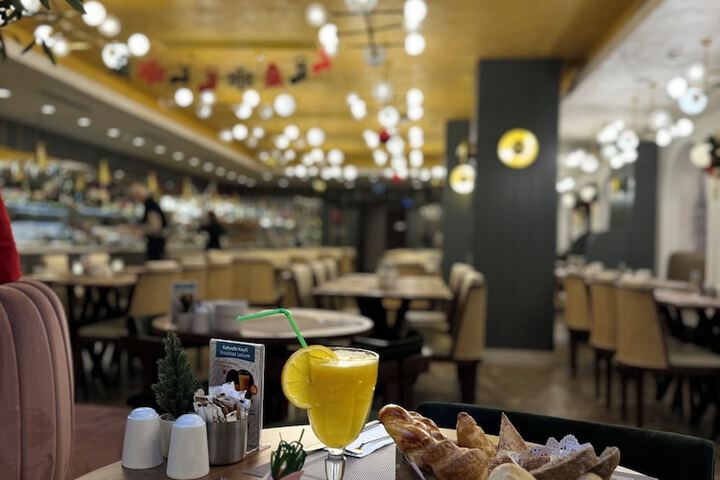 Breakfast/Coffee Service 103 of 130