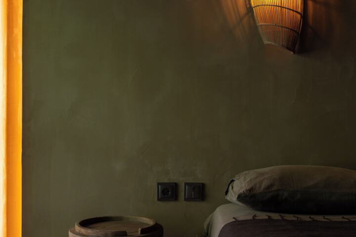 Room 43 of 142