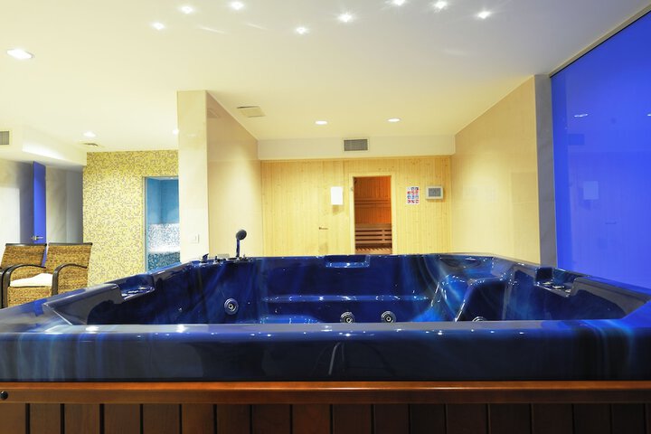Pools & Facilities