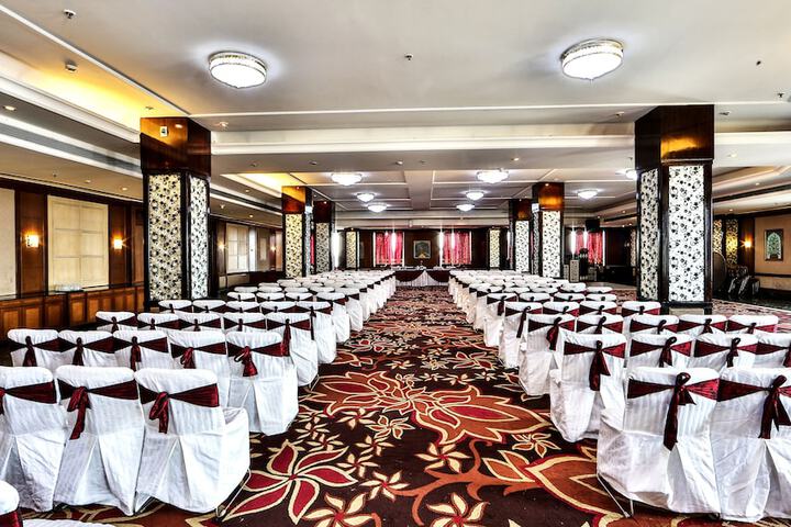 Ballroom/Hall 81 of 95