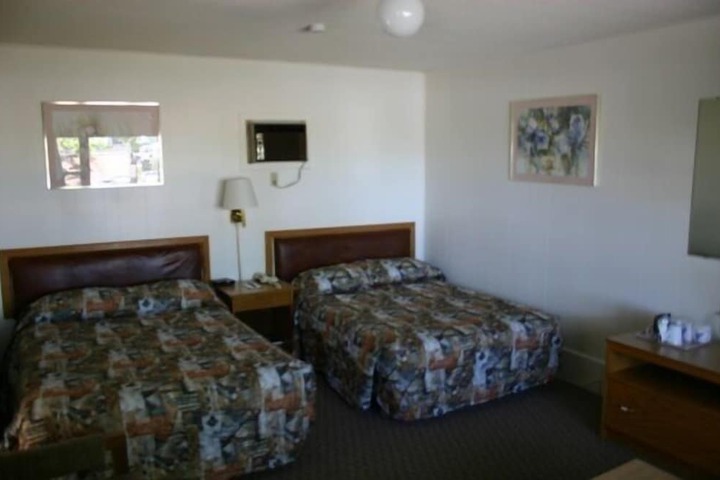 Room 4 of 16