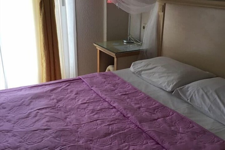Room 10 of 96