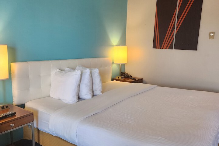 1 King Bed Executive Room (13 of 13)