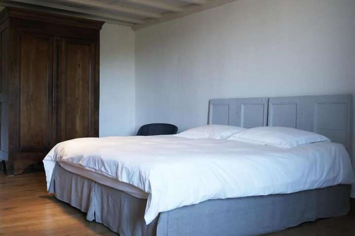 Room 12 of 28