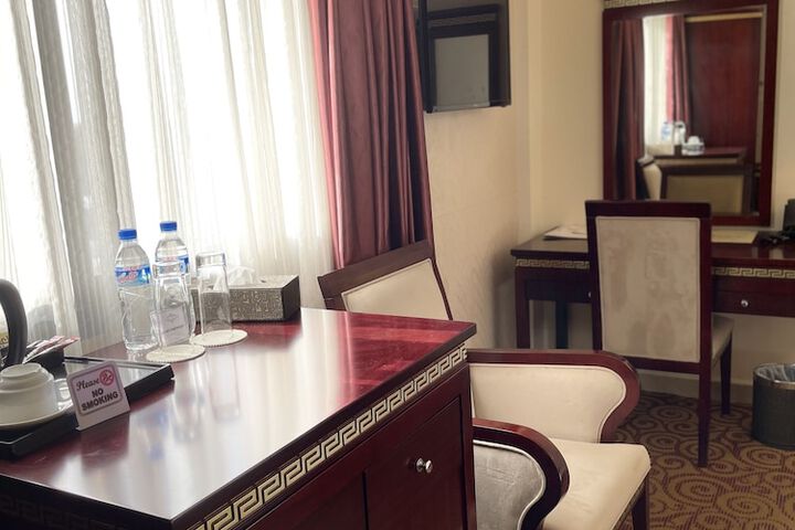 Room 27 of 128