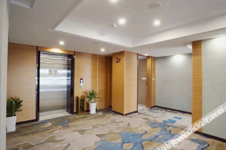 Hotel Interior 6 of 18