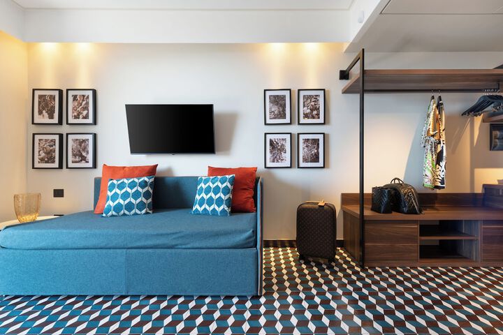 Room 25 of 155