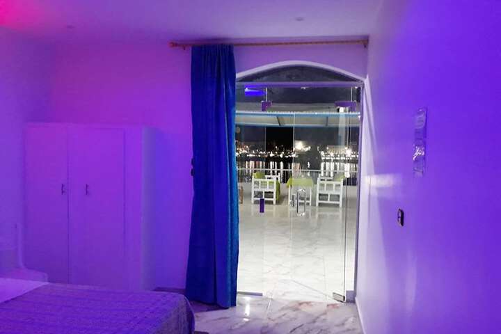 Room 18 of 151