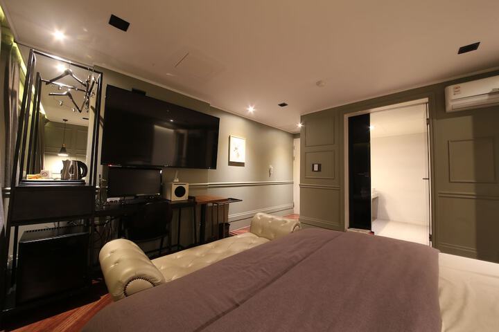 Room 27 of 45