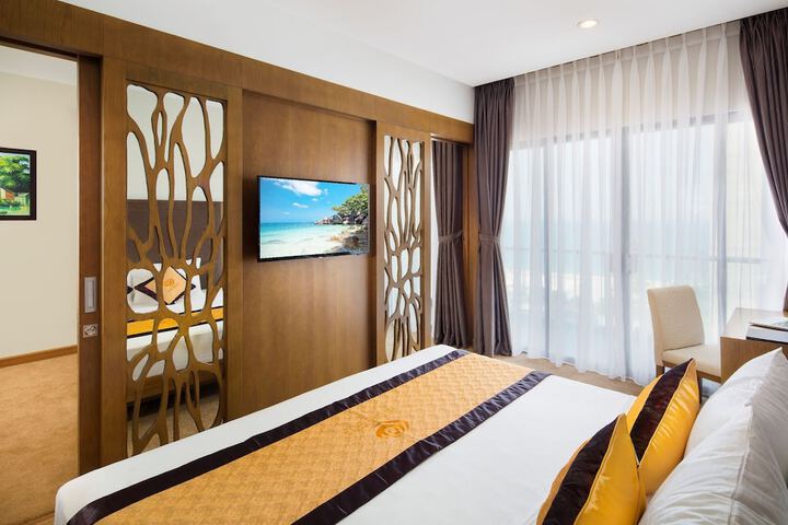 Room 12 of 68