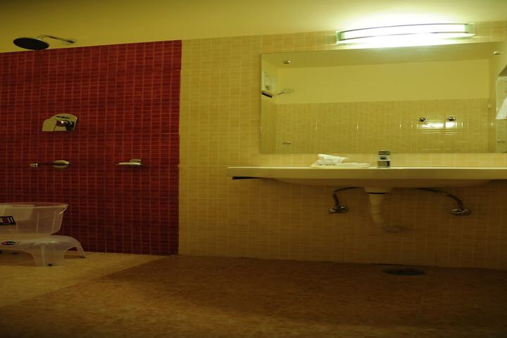 Room 55 of 76
