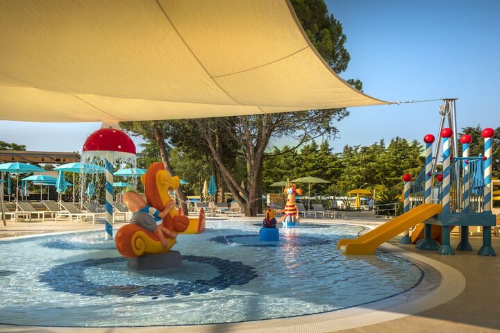Hotel with Pool