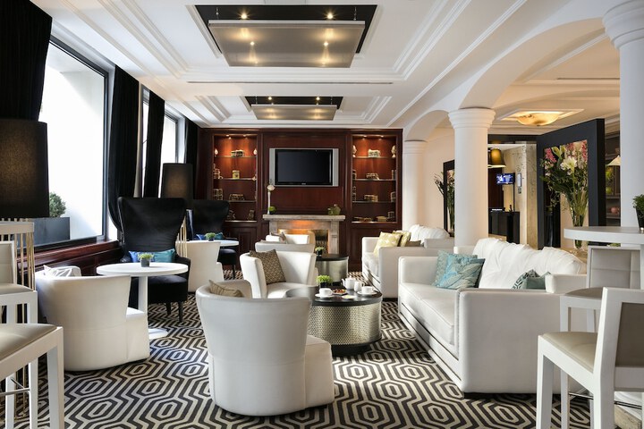 Lounge 29 of 66