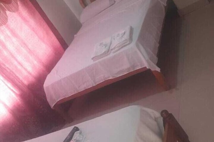 Room 4 of 7