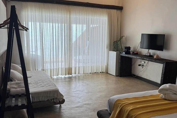 Room 4 of 73