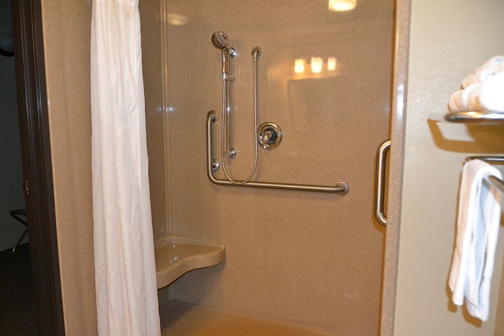 Room 25 of 28