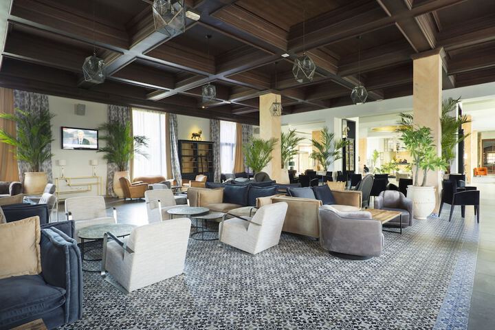 Lounge 61 of 70