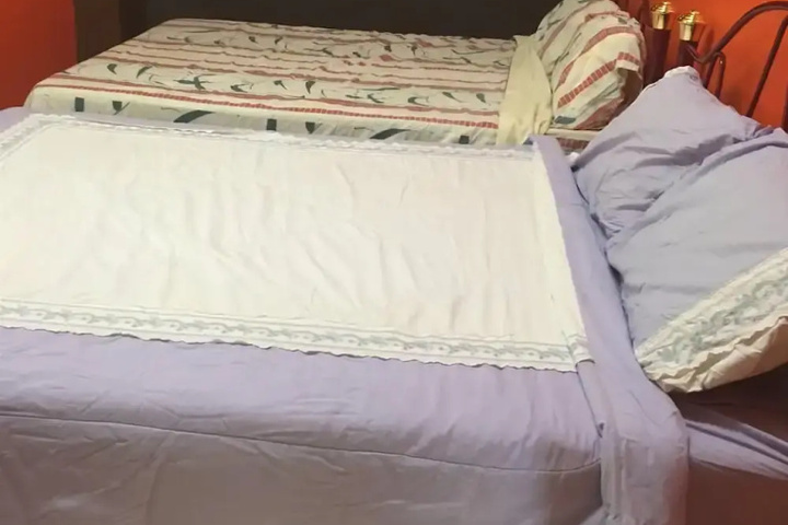 Room 4 of 9