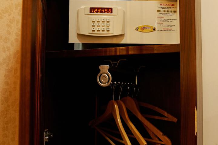 Room 10 of 22