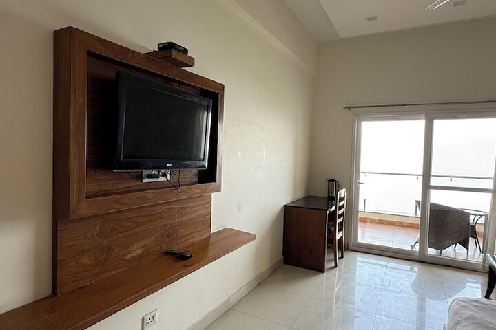 Room 6 of 42