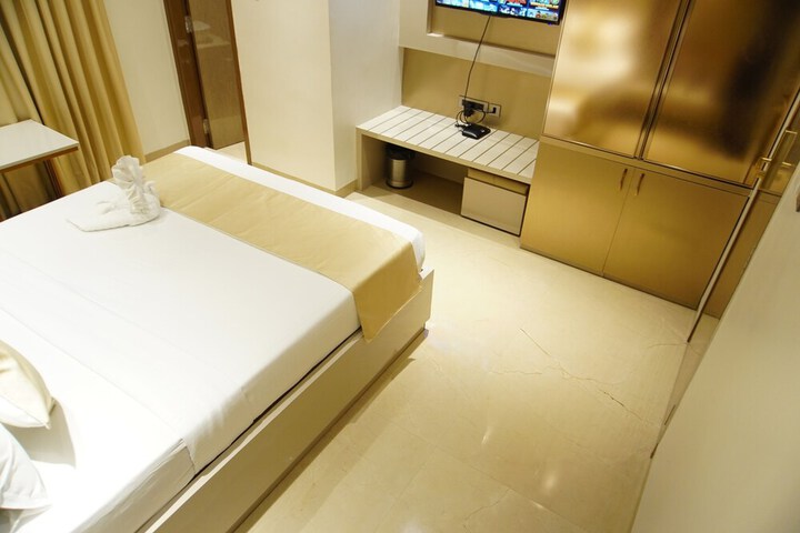 Room 9 of 23