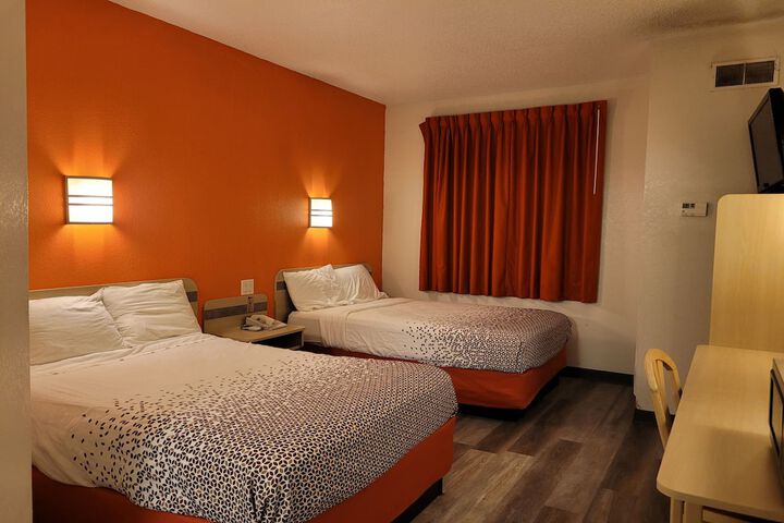 1 Double Bed Accessible (27 of 40)