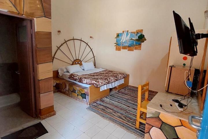 Room 9 of 33