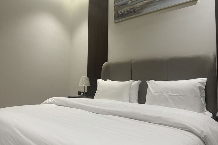 Room 13 of 32